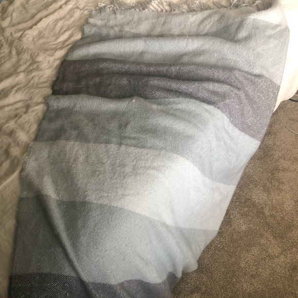 Zara Home Grey Stripe Knit Throw Blanket - Picture 3 of 4